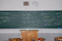 ���w��ɂ���Č�w�ɑ΂���l�����͂΂�΂�